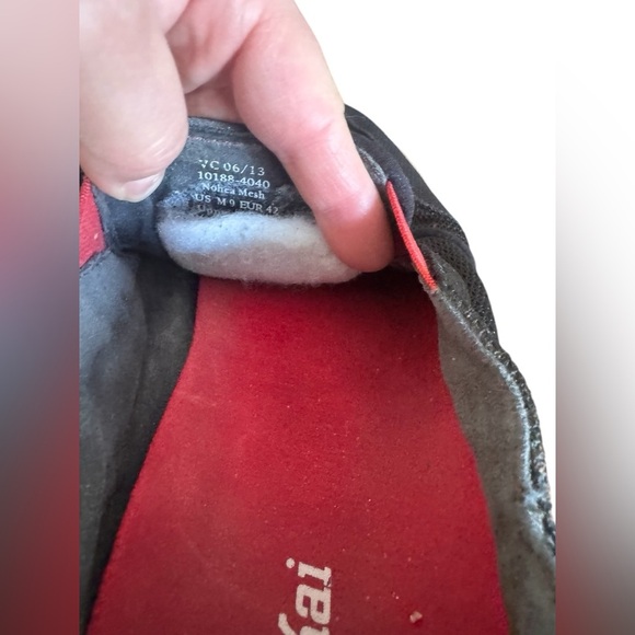 OluKai NOHEA Mesh Slip On (MEN)- Carbon/Deep Red - Size 9 - Picture 10 of 10